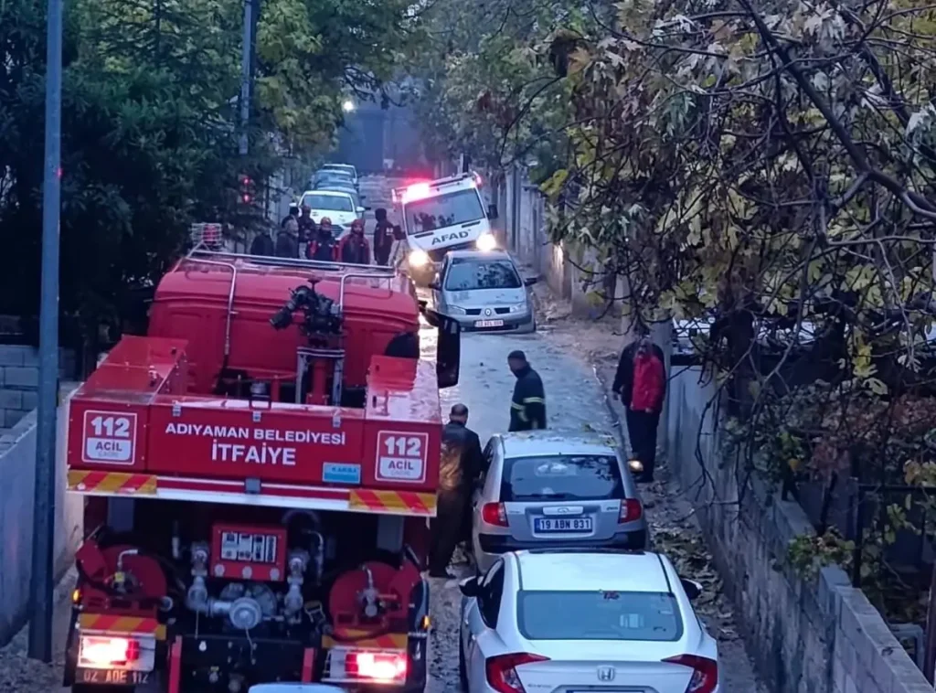 Mahsur kalan AFAD’ı itfaiye grupları kurtardı