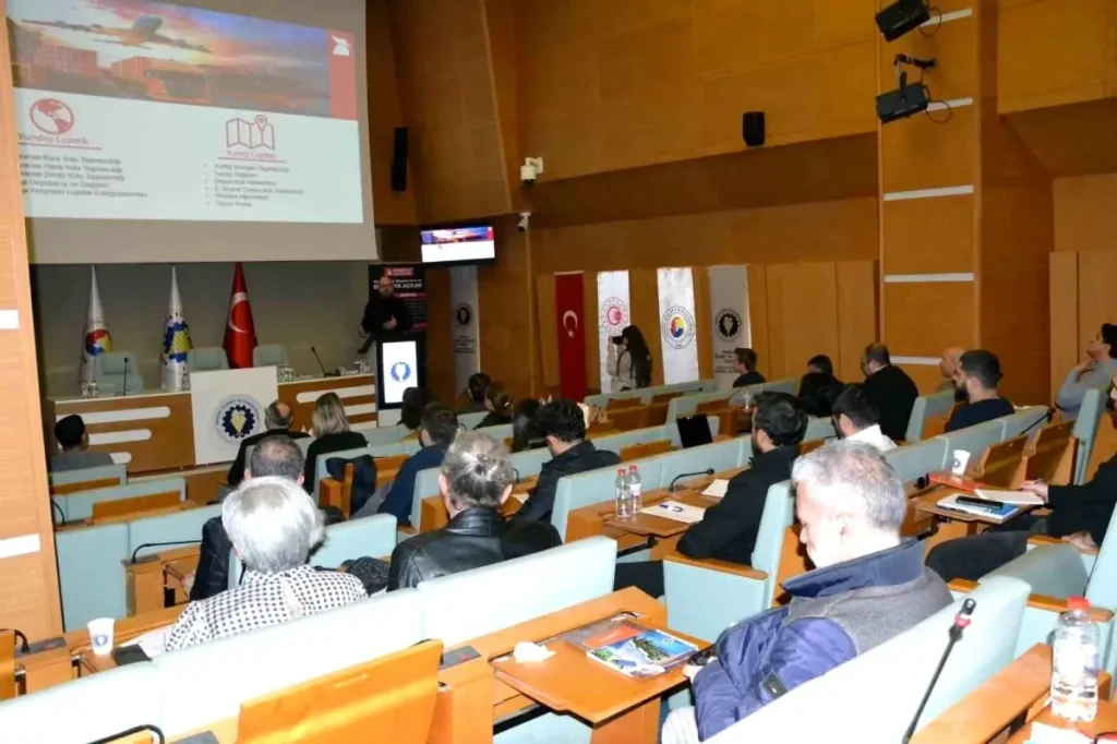 Manisa’da firmalara e-ihracatla global pazarlara açılma anlatıldı