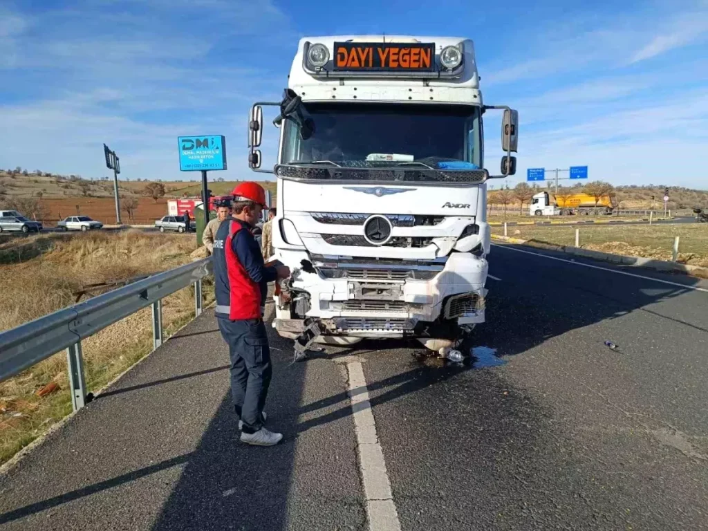 Mazıdağı’nda feci kaza: Genel cerrahi uzmanı ağır yaralandı