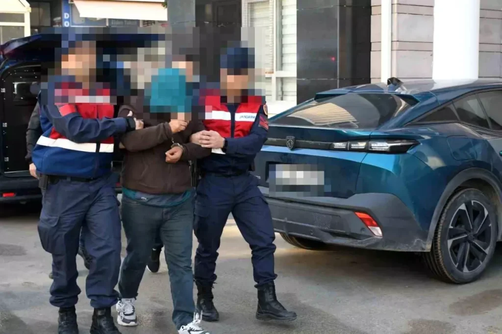 “Mobilyacı Mehmet” Olarak Tanınan Şahıs Müebbetten Aranırken İlk Kez Görüntülendi