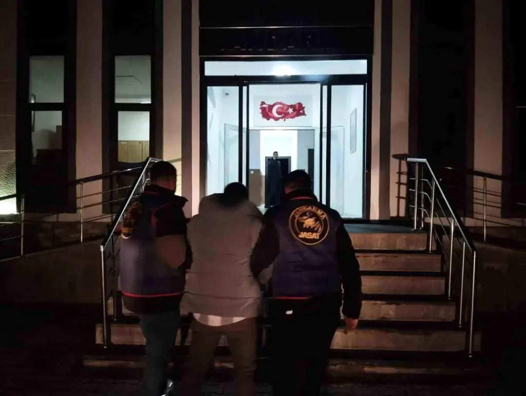 Muş’ta 8 yıl 9 ay katılaşmış mahpus cezası bulunan firari jandarma tarafından yakalandı