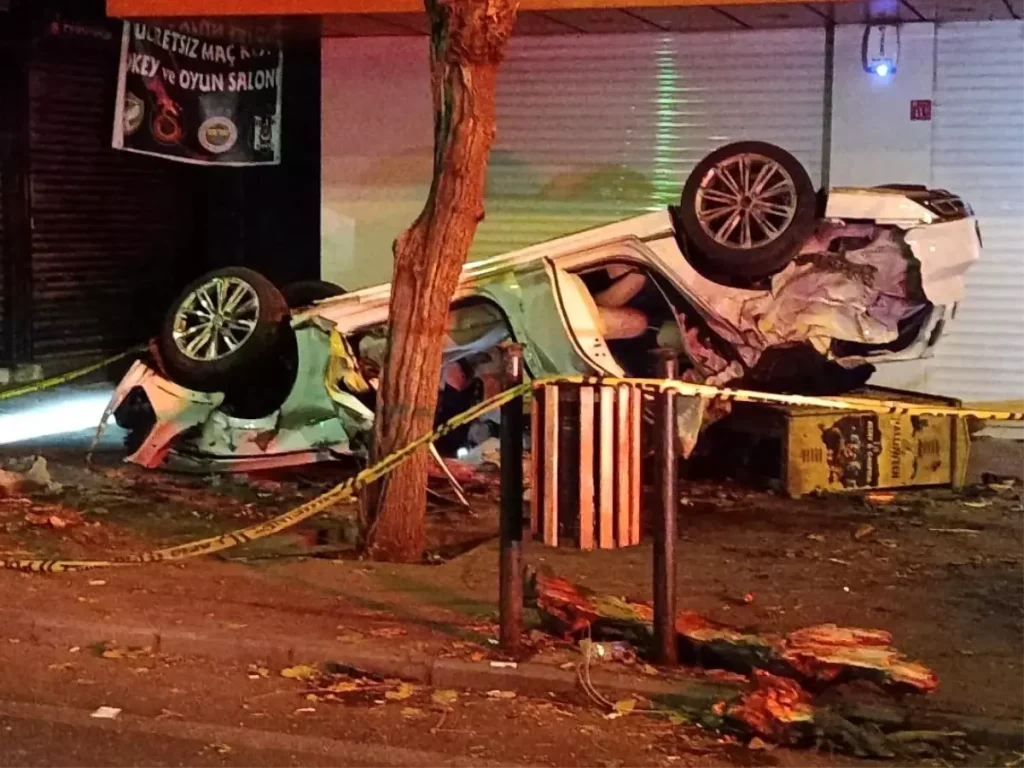 Takla atan araçta bulunan 1 kişi öldü, 1 kişi yaralandı