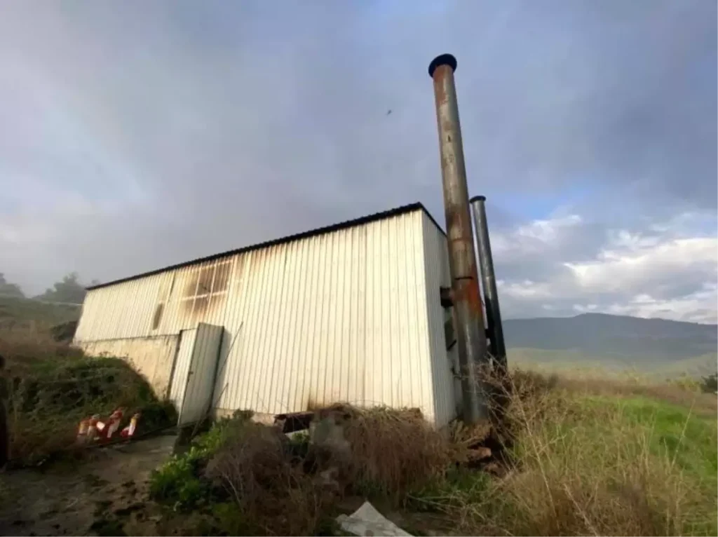 Tavuk çiftliğinde çıkan yangın korkuttu