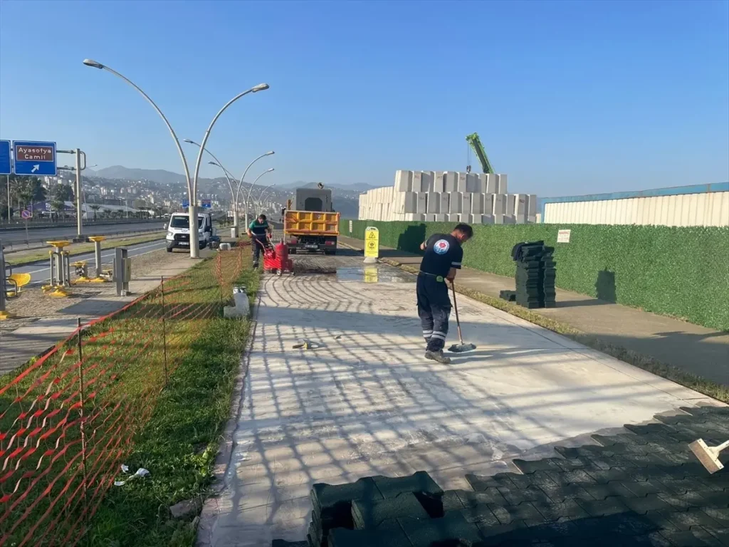 Trabzon’da kıyı yürüyüş yolunda yenileme çalışması