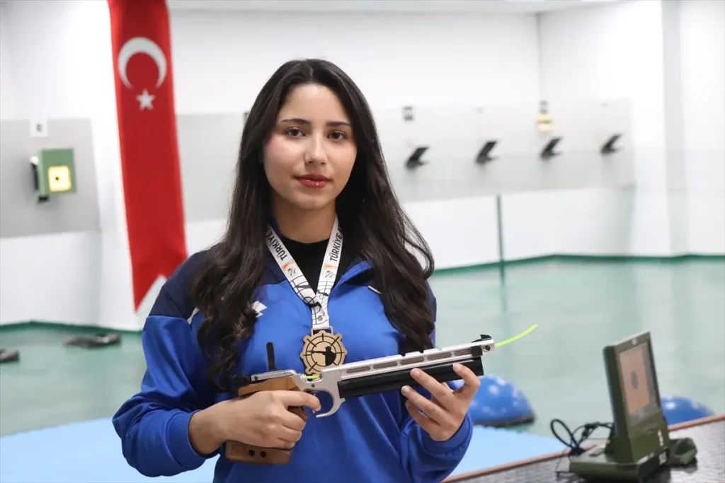 Yetenek taramasında keşfedilen Hale Derya, Havalı Silahlar Avrupa Şampiyonası’na hazırlanıyor