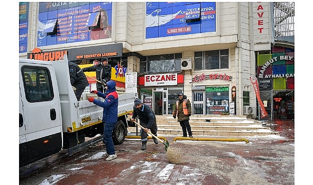 Beylikdüzü Belediyesi Kar Yağışına Karşı Alanda
