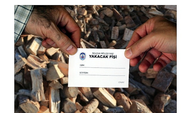 Efes Selçuk Belediyesi’nden toplumsal takviyeye muhtaçlık duyan ailelere yakacak fişi dayanağı