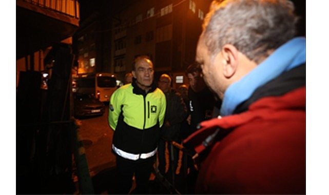 İzmir Büyükşehir Belediyesi takımları sağanak yağış nedeniyle seferber oldu