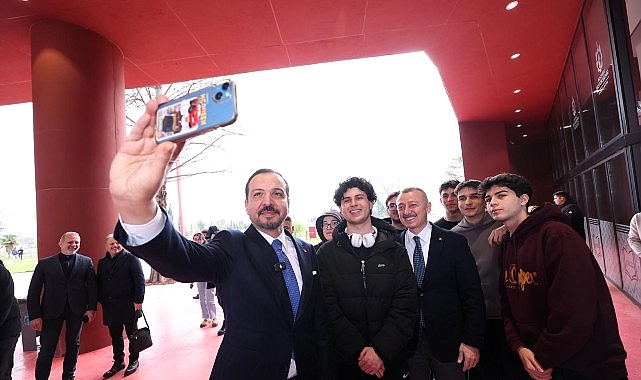 Kürşad Güçlü’den Alev Alatlı Kütüphanesi’ne övgü