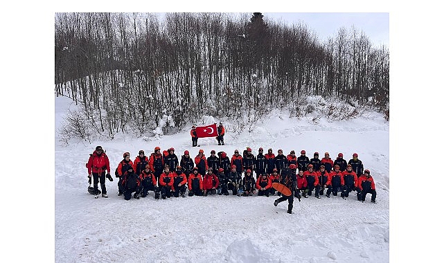 Kuvvetli kış kaidelerinde saniyelerle yarışıldı
