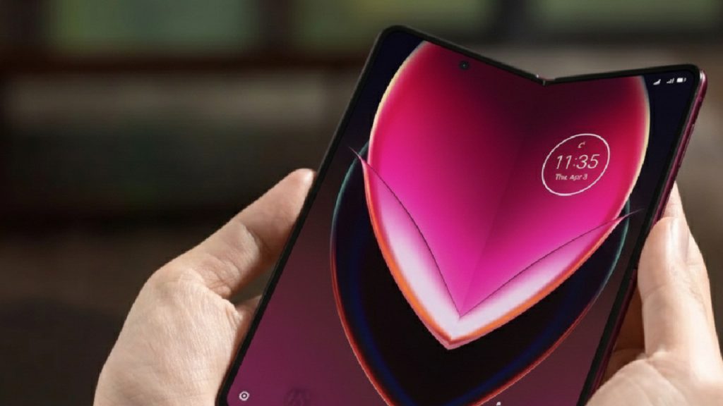 Motorola’nın kitap formunda katlanabilir telefonu Razr Fold geliyor