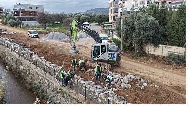 Aydın Büyükşehir Belediyesi Kentin Dört Bir Ydakikalar içinde Eş Vakitli Çalışmalarını Sürdürüyor