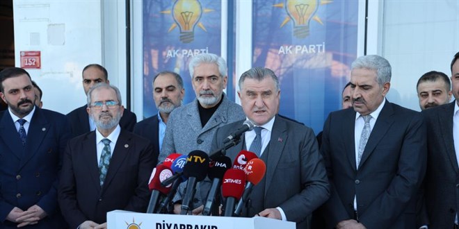 Bakan Bak: Birileri gibi zelzele turisti değiliz, kelamımızı yerine getirdik