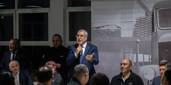 Bakan Işıkhan, ilk iftarını fabrika çalışanlarıyla yaptı