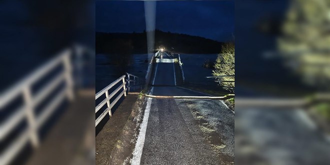 Balıkesir’de kuvvetli yağış nedeniyle köprü çöktü