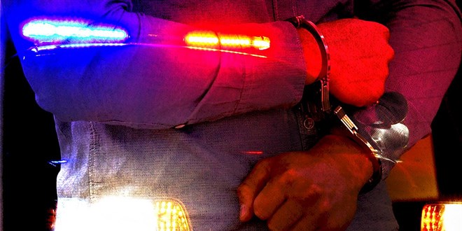 Bıçaklanan gencin ailesini tehdit eden 3 zanlı tutuklandı