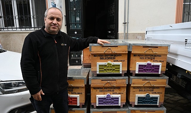 Büyükşehir’den Sel Mağduru Arıcıya Kovan Takviyesi