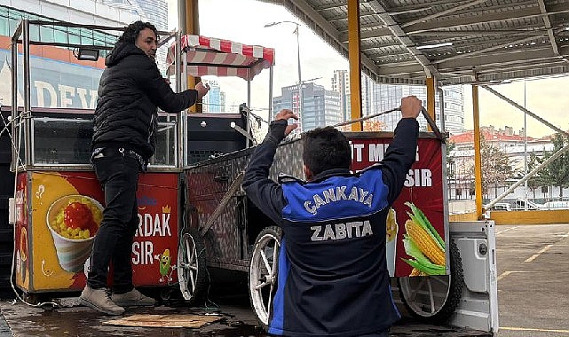 Çankaya Zabıtası kontrolde yayaları önceliyor