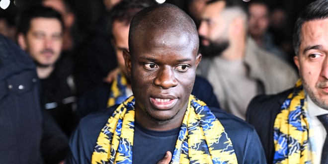 Fenerbahçe’nin yeni transferi N’Golo Kante, İstanbul’a geldi