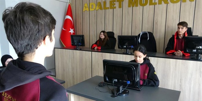 Geleceğin zabıt katipleri ‘temsili adliye’de yetişiyor