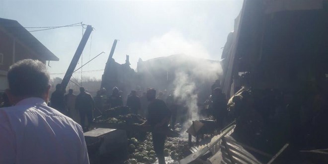 İran’da bir helikopter sebze-meyve haline düştü