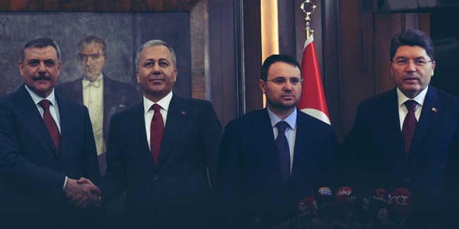 Kabine’de bayrak değişimi