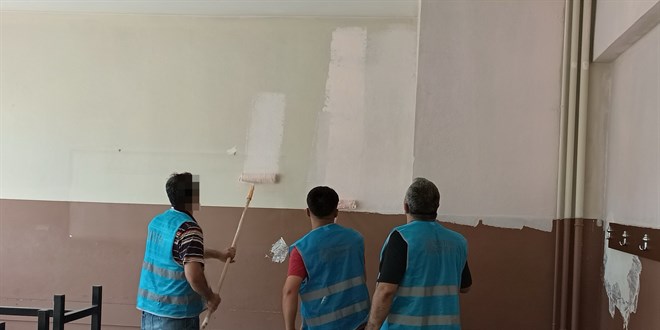 Kamu binaları yükümlülerin eliyle yeni görünüme kavuşuyor