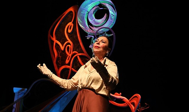 Kentin Tiyatrosu “Hayat Der Gülümserim” Oyunuyla Ataşehir’de