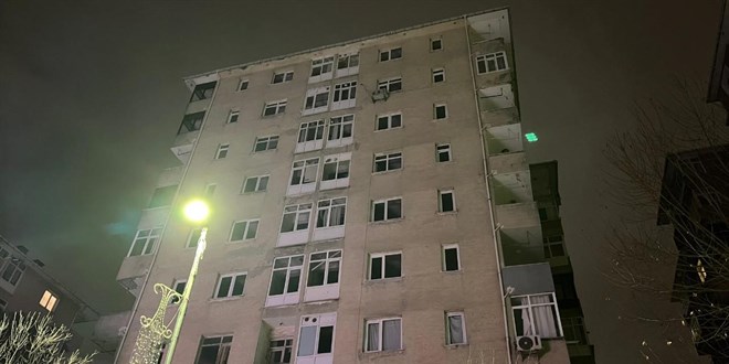 Küçükçekmece’de riskli yapı olduğu belirlenen 10 katlı bina tahliye edildi