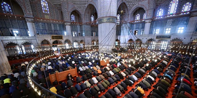 Mescitlerde ramazanın birinci cuma namazı kılındı