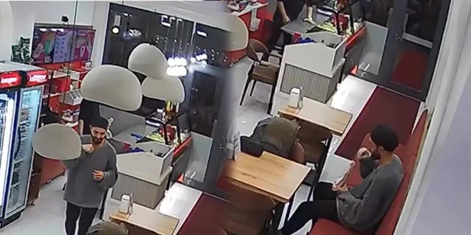 Pes dedirten olay: Ücretsiz dürüm için kendi sakalını feda etti!