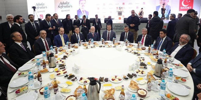 Saadet Partisi’nden İstanbul’da Adalet Sofrası iftarı