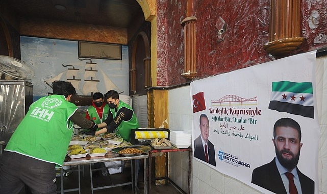 Suriye Rakka’da Büyükşehir’le iftar rahmeti