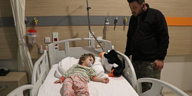 Yalova’da baba ile 14 aylık kızı komşuları tarafından darbedildi