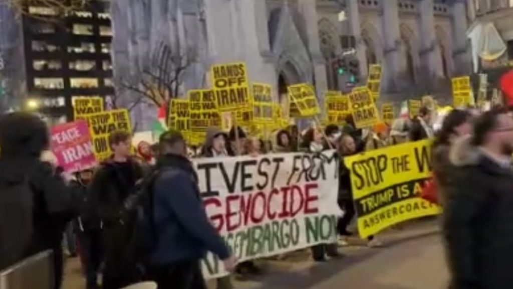 ABD ve İsrail’in atakları New York’ta protesto edildi