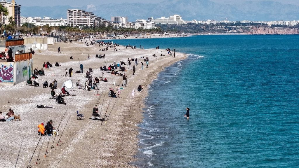 Antalya’da iki farklı mevsim bir ortada