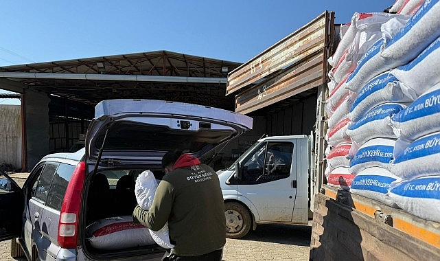 Lider Çerçioğlu’ndan Karacasu’da Küçük Üreticilere Yem Takviyesi