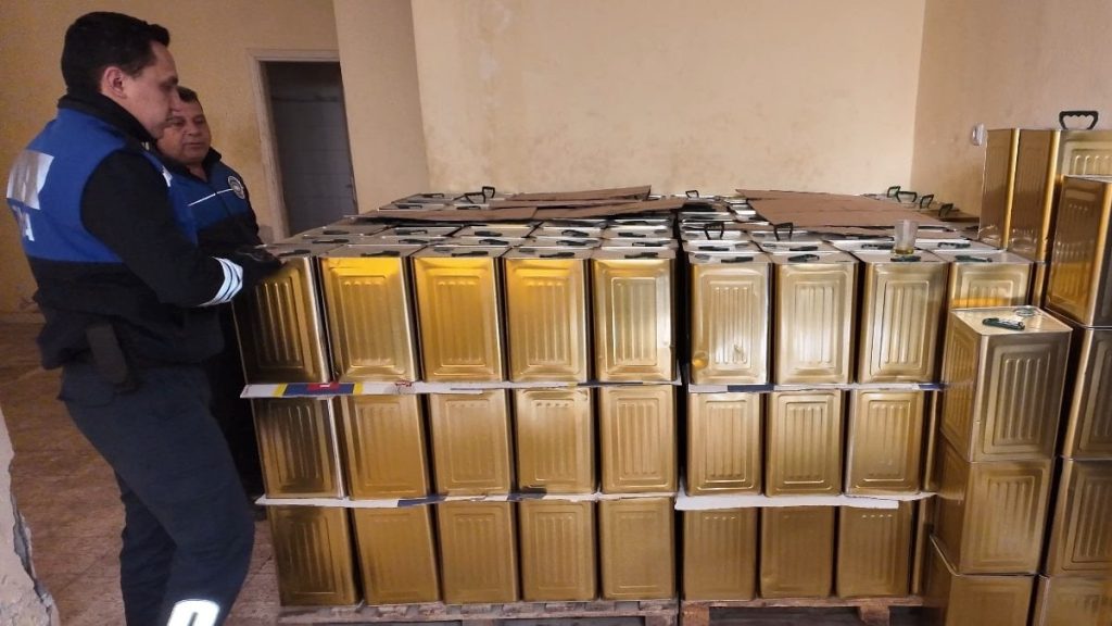 Mersin’de depoda 4,5 ton geçersiz zeytinyağı ele geçirildi