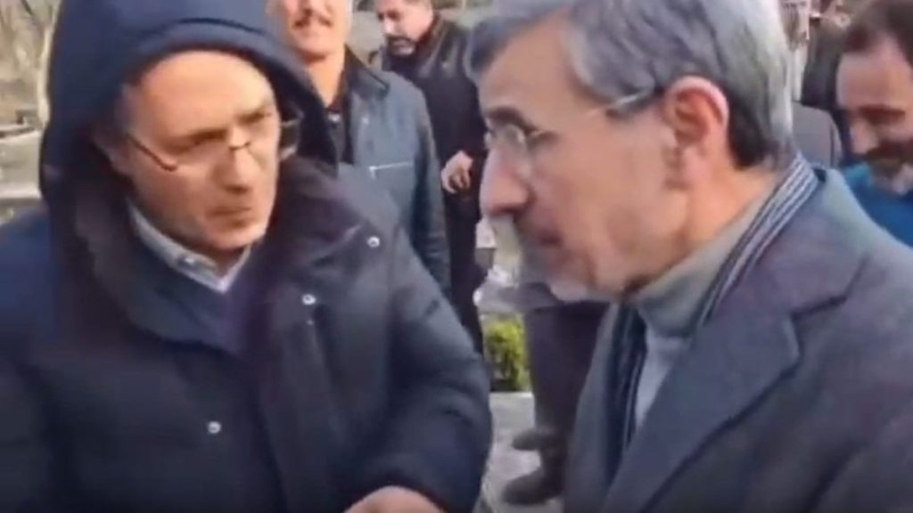 Öldüğü argüman edilen Ahmedinejad’dan mezarlık ziyareti