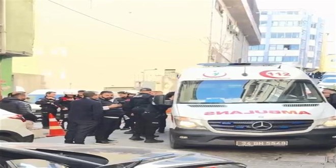 Kendisine saldıranlara ateş açıp kaldırımdaki berberi vuran polise konut mahpusu