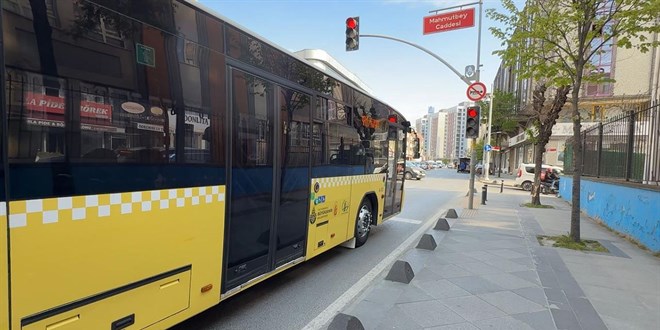 Kırmızı ışık ihlali yapan İETT otobüsü çocuğa çarptı