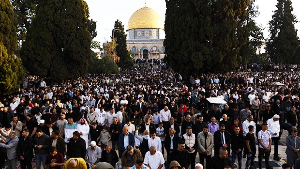 140 bin kişi Mescid-i Aksa’da bayram namazı kıldı