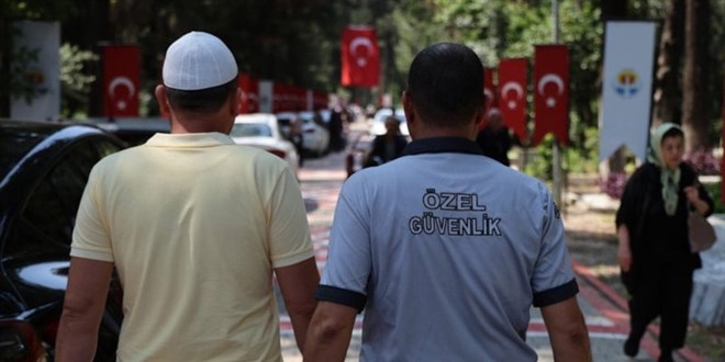 Adana’da ‘Hocayım’ dedi, ‘işçi’ çıktı: Duayı okuyamayınca mezarlıktan atıldı
