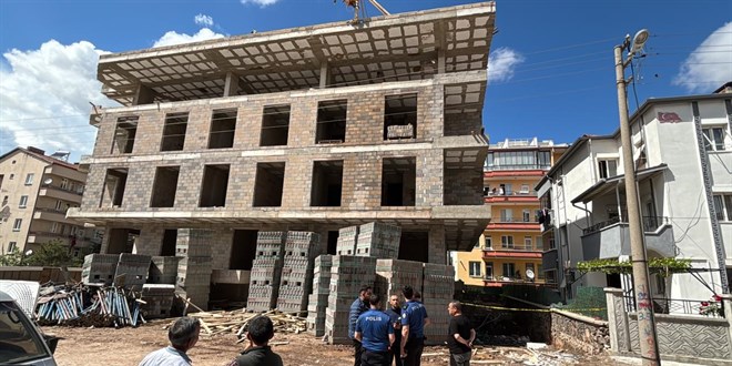 Aksaray’da inşaattan düşen işçi hayatını kaybetti