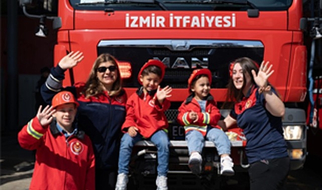 Alevlere koşan harika anneler