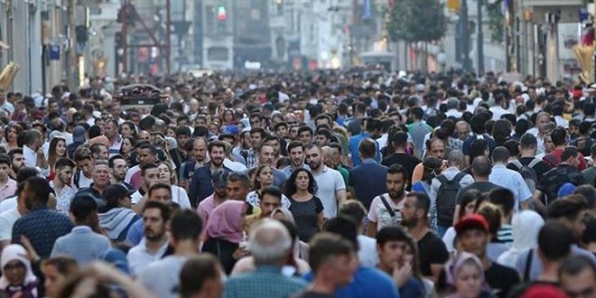 Anketlerde AK Parti ile CHP arasındaki makas açılıyor