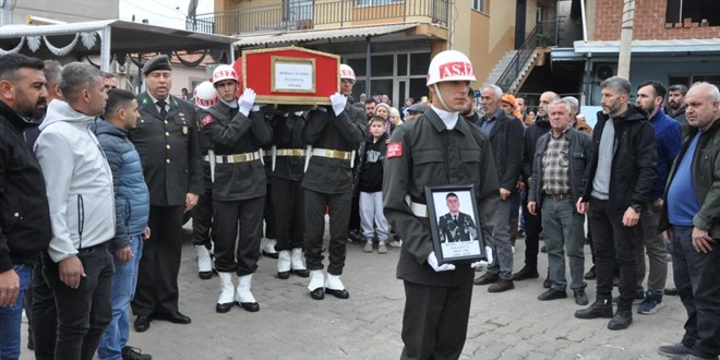 Balıkesir’deki trafik kazasında hayatını kaybeden uzman çavuş son seyahatine uğurlandı