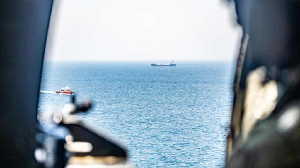 CENTCOM’dan Hürmüz açıklaması: Ticari gemilere yakın nezaret