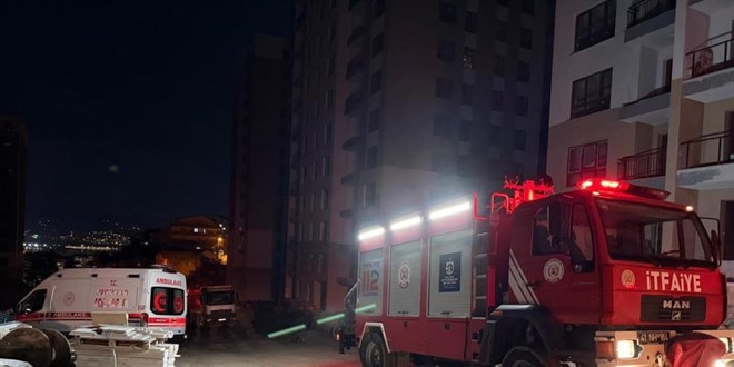 Cezaevinden izinle çıktı, eşini ve bir kadını sırtından bıçakladı