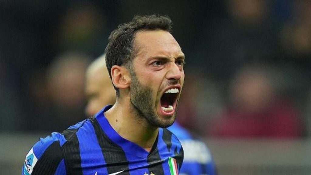 Hakan Çalhanoğlu’lu Inter ile Serie A şampiyonu oldu!